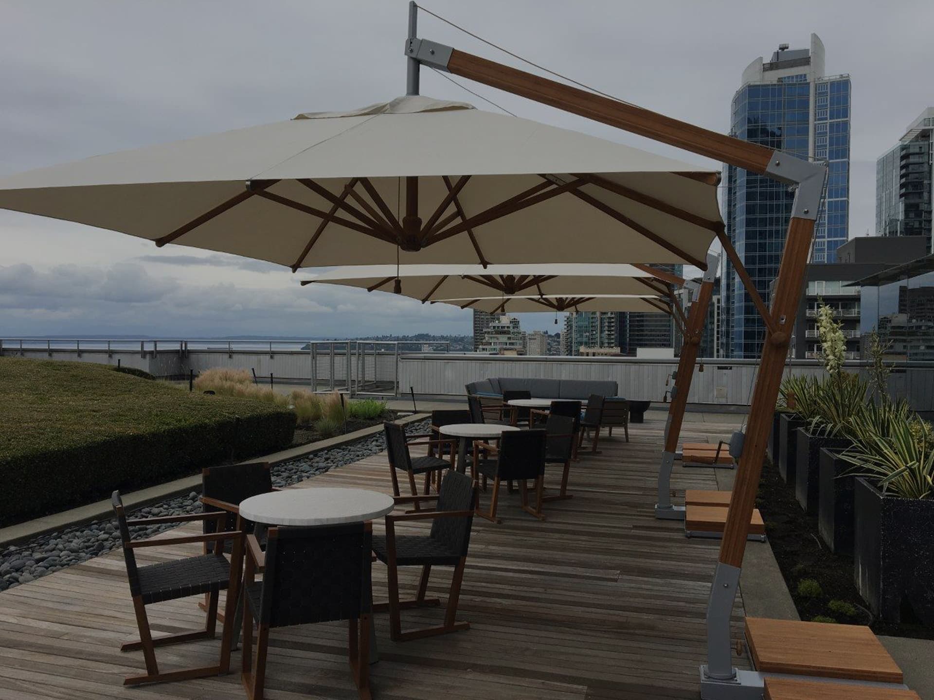 cantilever parasol for restaurant